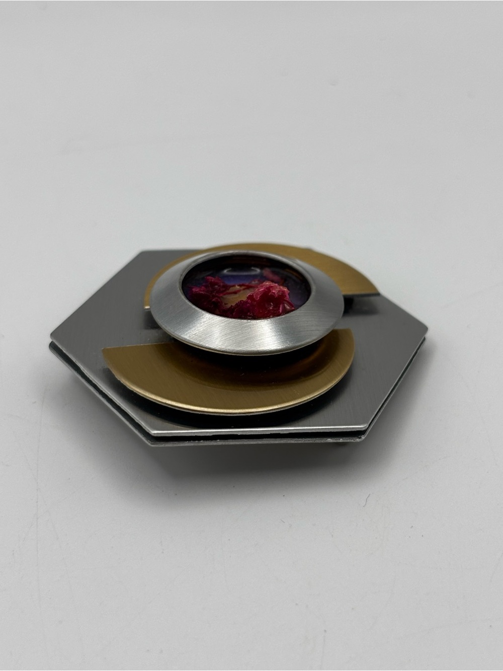 intage Brutalist Geometric Hexagon Brooch • Real Dried Floral Resin Cabochon - Picture 8 of 13